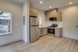 321 Martin Luther King Jr Way S in Seattle, WA - Building Photo - Building Photo