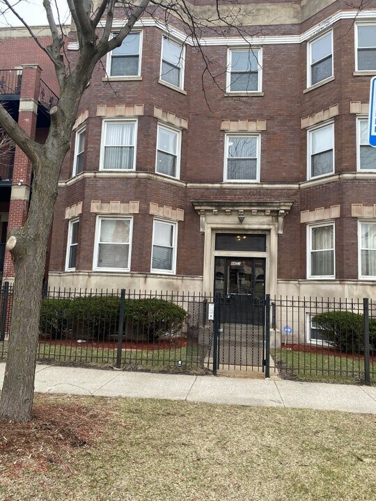 4451 S Indiana Ave in Chicago, IL - Building Photo