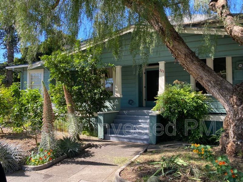 325 Plaza St in Healdsburg, CA - Building Photo