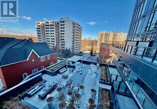 370 Martha St in Burlington, ON - Building Photo - Building Photo