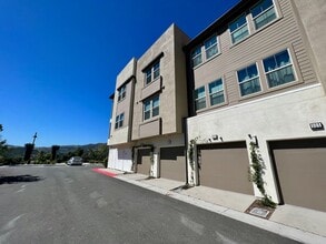 1000 Lasso Way in Rancho Mission Viejo, CA - Building Photo - Building Photo