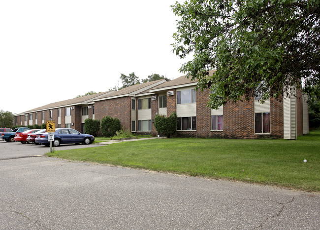 Ridgemont Apartments in Monticello, MN - Building Photo - Building Photo