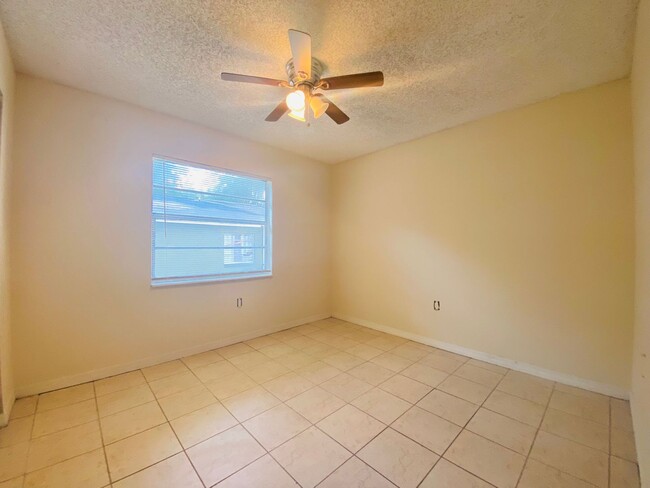1717 Birchwood Cir in Leesburg, FL - Building Photo - Building Photo
