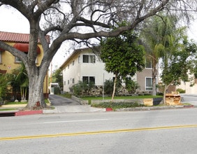 427 S Verdugo Rd in Glendale, CA - Building Photo - Building Photo