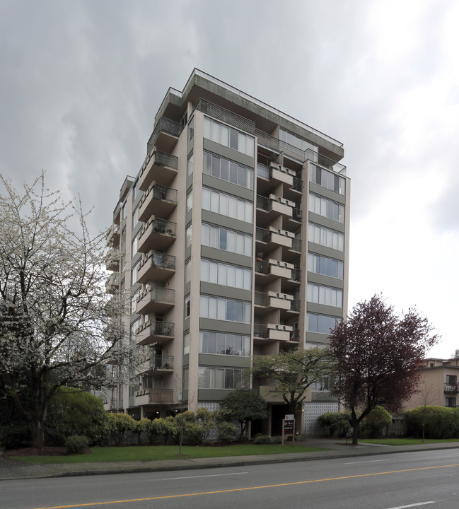 Del Morro Apartments in Vancouver, BC - Building Photo