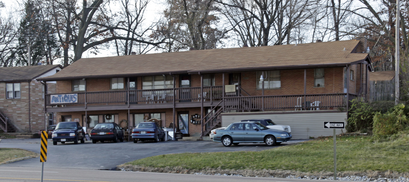 8958 Natural Bridge Rd in Bel Ridge, MO - Building Photo