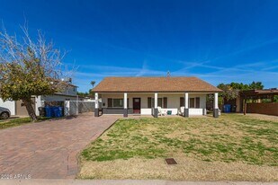 722 E McLellan Blvd in Phoenix, AZ - Building Photo