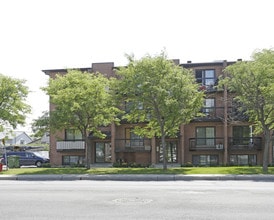 18134 de Pierrefonds in Montréal, QC - Building Photo - Building Photo
