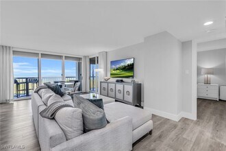 6573 Marissa Loop in Naples, FL - Foto de edificio - Building Photo
