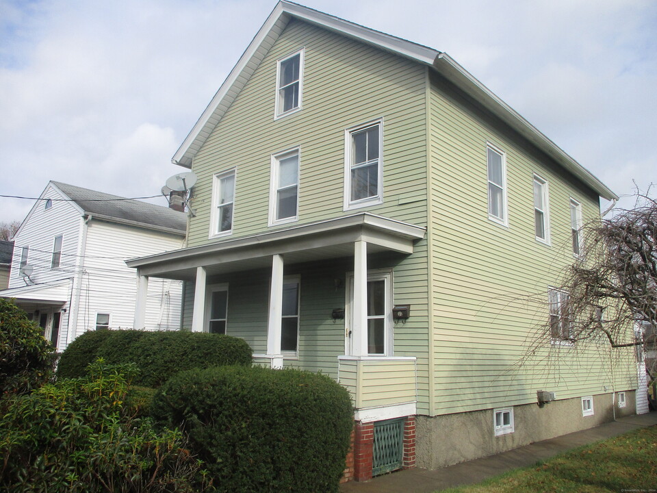 60 Osborne Ave in Norwalk, CT - Building Photo