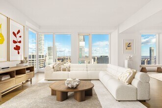 138 E 50th St in New York, NY - Building Photo - Building Photo