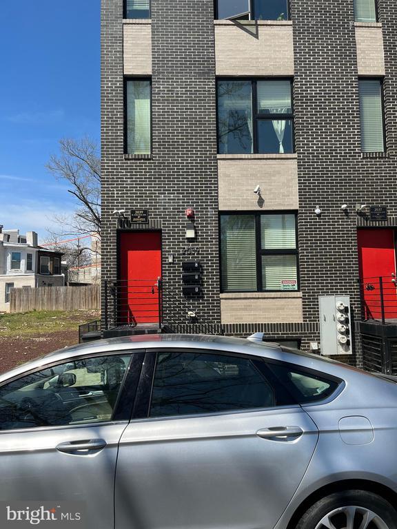 2039 N College Ave in Philadelphia, PA - Building Photo - Building Photo