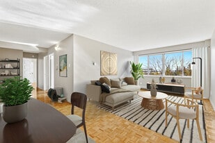 Lord Halifax Place in Ottawa, ON - Building Photo