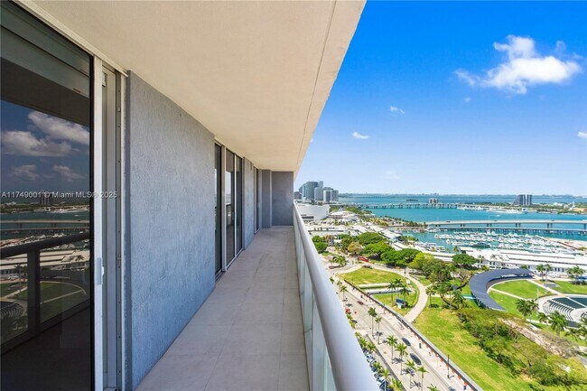50 Biscayne Blvd in Miami, FL - Building Photo - Building Photo