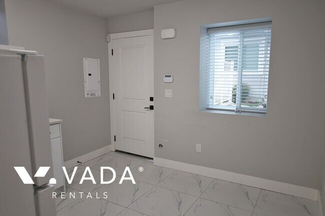 2906 E Georgia St in Vancouver, BC - Building Photo - Building Photo