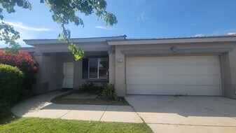 8211 Slider Dr in Bakersfield, CA - Building Photo