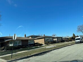 1914 E 93rd St in Chicago, IL - Building Photo - Building Photo