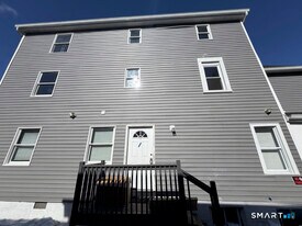 30 Dora St in Stamford, CT - Building Photo