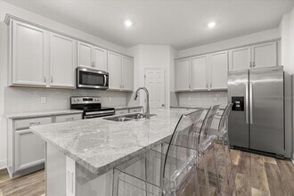 2433 Firstlight Wy in Winter Park, FL - Foto de edificio - Building Photo