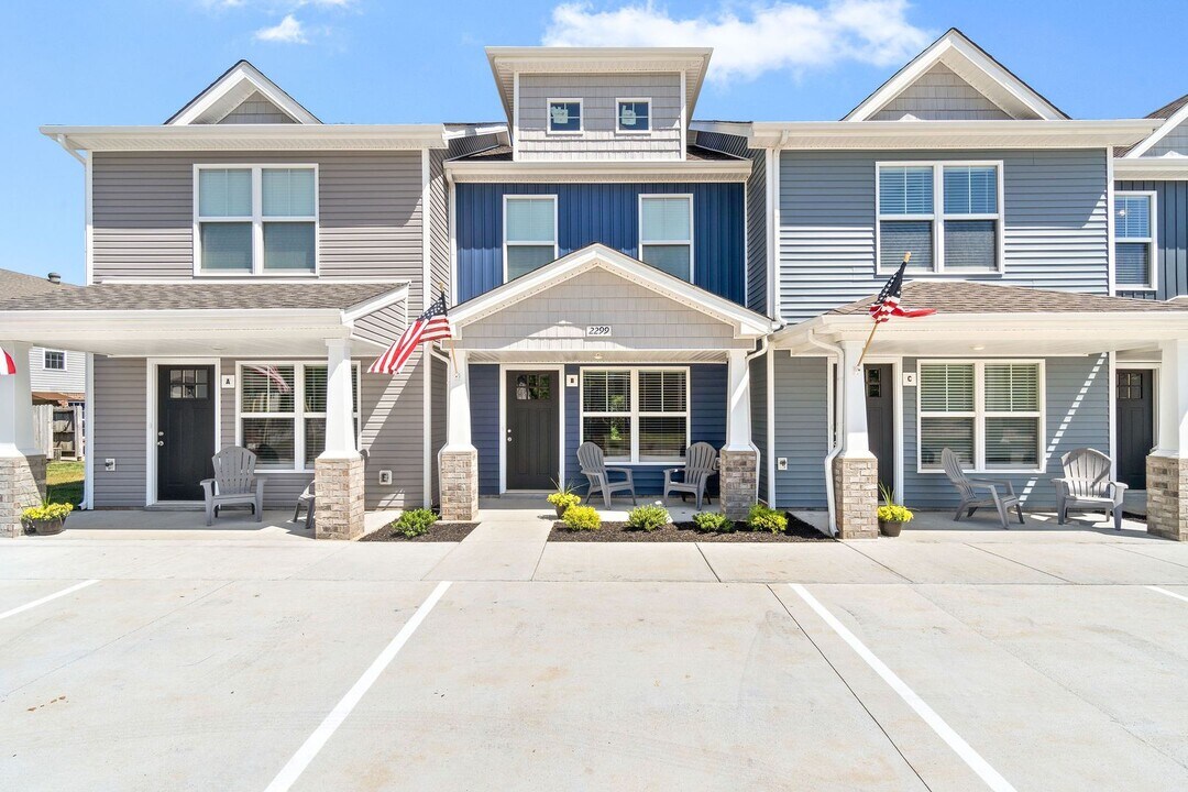 2299 Raleigh Ct in Clarksville, TN - Building Photo