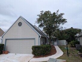 108 N Lake Cir in St. Augustine, FL - Building Photo
