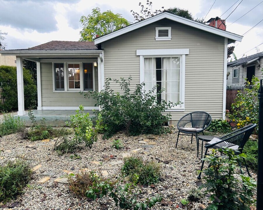 2834 Denby Ave in Los Angeles, CA - Building Photo