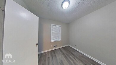 8298 Kendrick Rd in Jonesboro, GA - Building Photo - Building Photo