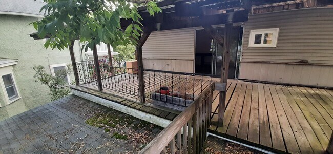 104 Franklin St in Ithaca, NY - Building Photo - Building Photo