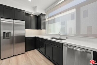 11304 Victory Blvd in Los Angeles, CA - Building Photo - Building Photo