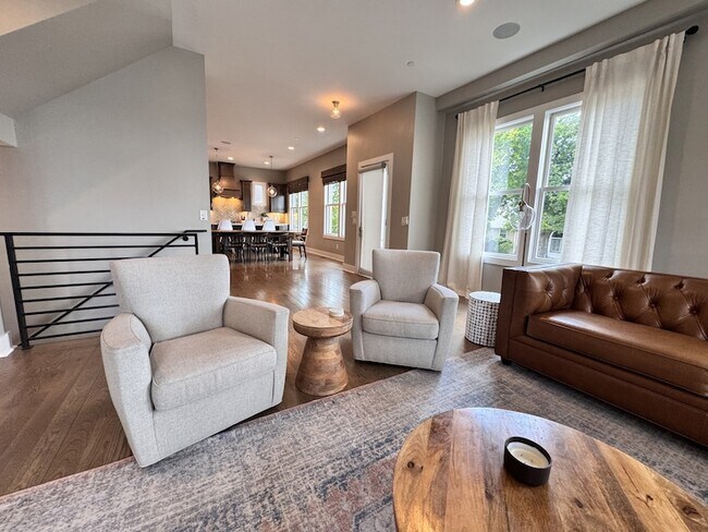 954 Russell St in Nashville, TN - Building Photo - Building Photo