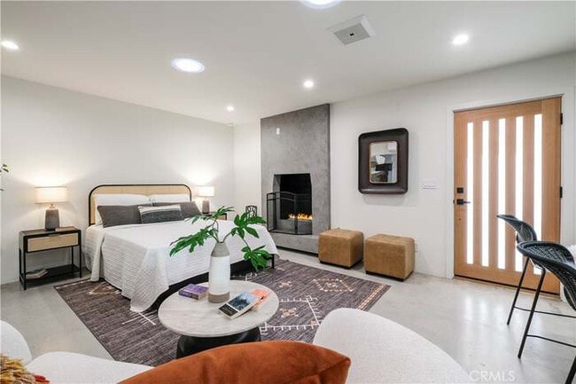 18850 Collins St in Los Angeles, CA - Building Photo - Building Photo