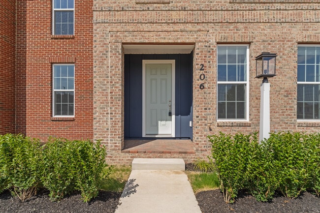 206 Oliver Way in Cranberry Township, PA - Building Photo - Building Photo