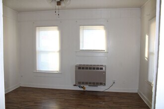 94 E French Broad St in Brevard, NC - Building Photo - Building Photo