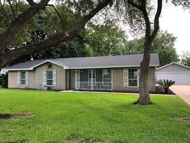 12 Dale St in Dayton, TX - Building Photo