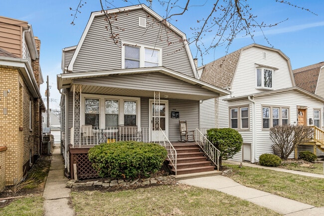 5620 N Marmora Ave, Unit G in Chicago, IL - Building Photo - Building Photo