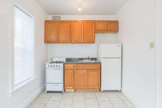 722 Clark St in Evanston, IL - Building Photo - Interior Photo