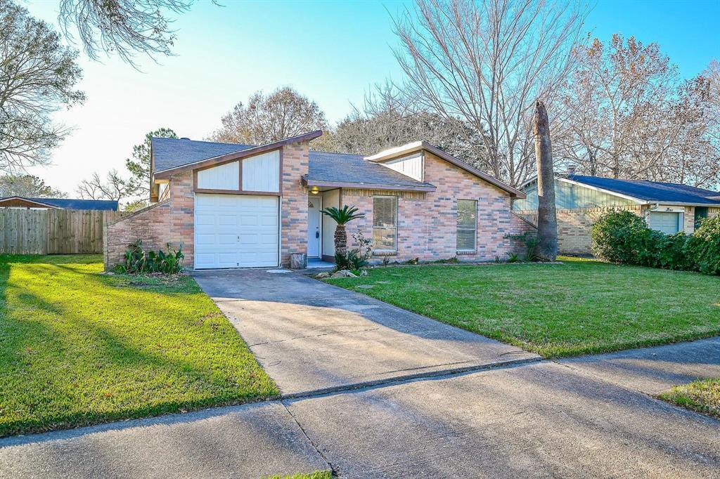 17102 Blue Mist Dr in Sugar Land, TX - Foto de edificio