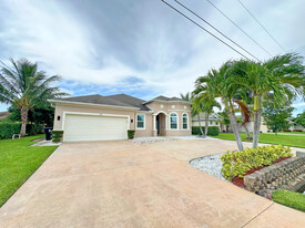 1230 SW Ermine Ave in Port St. Lucie, FL - Foto de edificio - Building Photo