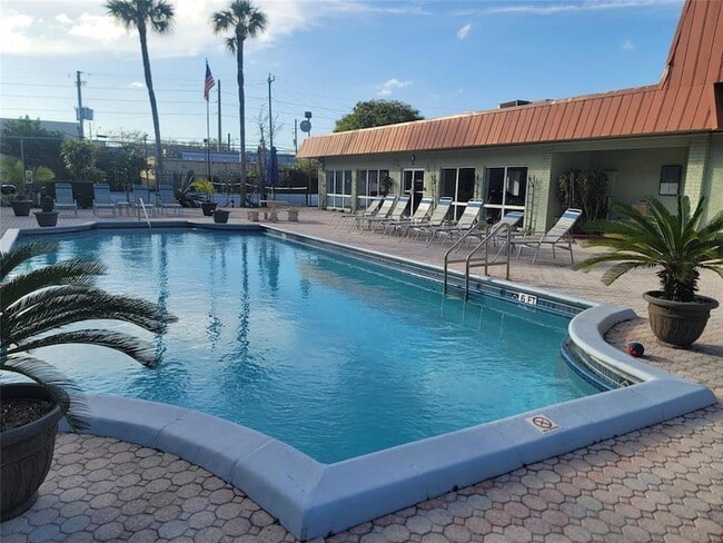 805 W Oakland Park Blvd, Unit E7 in Wilton Manors, FL - Building Photo - Building Photo