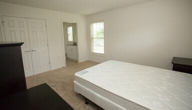 2136 Purple and Gold Way in Harrisonburg, VA - Building Photo - Building Photo