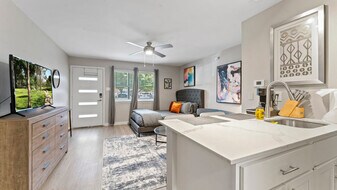 6815 Great Northern Blvd in Austin, TX - Building Photo