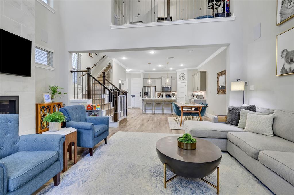 1002 Shepherd Oaks Dr in Houston, TX - Building Photo