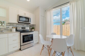 1840 Capeside Cir in Wellington, FL - Building Photo - Building Photo