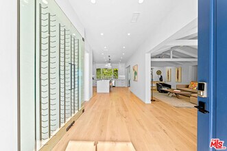 530 S Bentley Ave in Los Angeles, CA - Foto de edificio - Building Photo