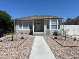 4934 Enfield Ave in Los Angeles, CA - Building Photo