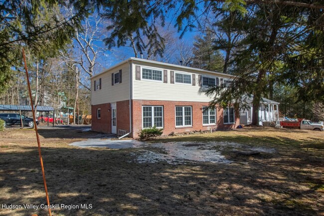 39 Tannery Brook Rd in Woodstock, NY - Building Photo - Building Photo