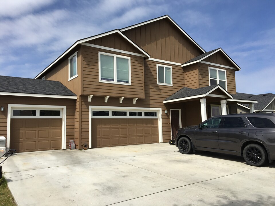 820 S Rees St in Moses Lake, WA - Foto de edificio