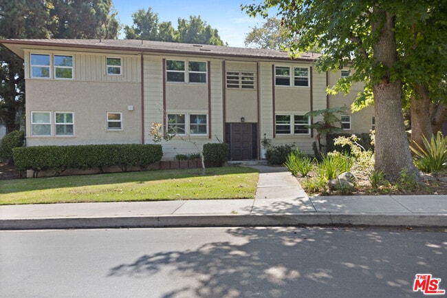 5830 Bowcroft St in Los Angeles, CA - Building Photo - Building Photo