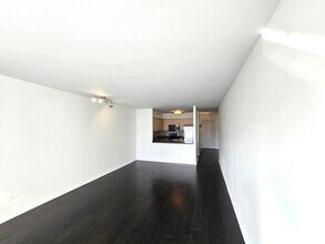 512 N McClurg Ct, Unit 1906 in Chicago, IL - Foto de edificio - Building Photo