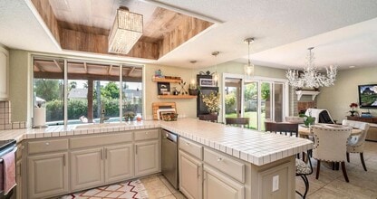 101 W Tierra Buena Ln in Phoenix, AZ - Building Photo - Building Photo